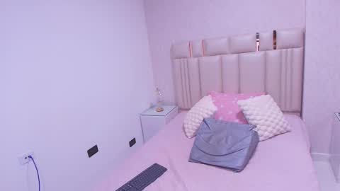 Mia  online show from January 17, 2026, 11:59 am