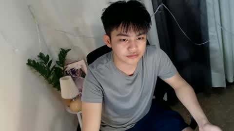 Snapshot of _mikko_moto_ chatting on April 14, 2026, 11:16 am _mikko_moto_ online show from April 14, 2026, 11:16 am