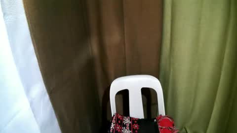 Snapshot of _mikko_moto_ chatting on April 18, 2026, 11:58 am _mikko_moto_ online show from April 18, 2026, 11:58 am