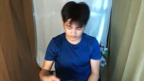 Snapshot of _mikko_moto_ chatting on April 25, 2026, 6:16 am _mikko_moto_ online show from April 25, 2026, 6:16 am