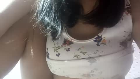 _milkytitsmomxx_ online show from December 20, 2024, 12:30 am