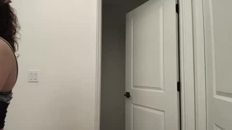 Mina online show from January 10, 2025, 4:01 am