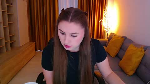 Mia online show from April 15, 2026, 9:49 am