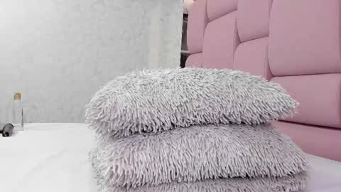 _molly_rosse_ online show from March 6, 2025, 12:41 pm