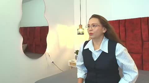 _monaliza_ online show from June 6, 2026, 12:10 pm