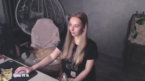 Debby  online show from October 1, 2025, 7:20 pm