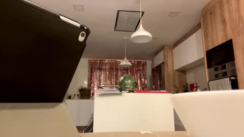 _muestroverga online show from December 14, 2025, 11:42 pm