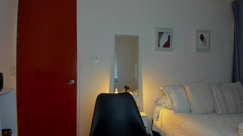 independent model natha online show from December 17, 2024, 4:23 am