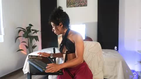 Snapshot of _nayra_ chatting on August 6, 2026, 2:41 pm _nayra_ online show from August 6, 2026, 2:41 pm