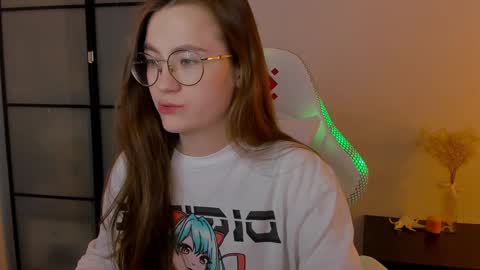 Mia with a big heart  online show from December 4, 2024, 4:32 am