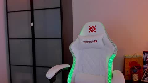 Mia with a big heart  online show from January 27, 2025, 6:30 am