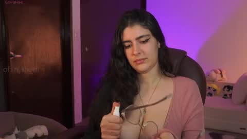 Snapshot of _niah chatting on May 26, 2026, 11:45 pm NiniHelp me by giving my show a thumbs up online show from May 26, 2026, 11:45 pm
