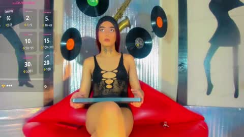 Snapshot of _nickyminach chatting on February 26, 2025, 10:31 pm Nicky Please help me with your thumbs up its importan online show from February 26, 2025, 10:31 pm