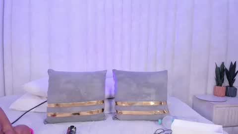 Niole online show from February 17, 2026, 3:36 am