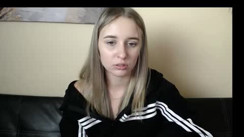 Nica online show from November 14, 2025, 1:43 pm