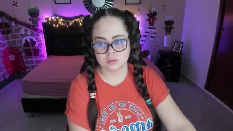 Olivia jones online show from December 16, 2025, 11:48 am