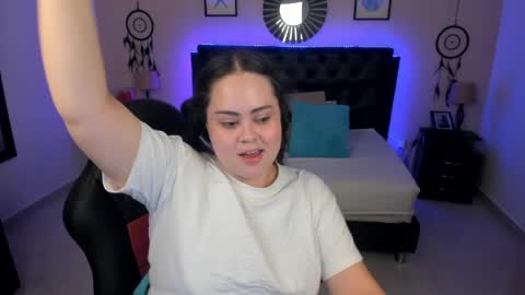 Olivia jones online show from April 24, 2026, 1:24 pm