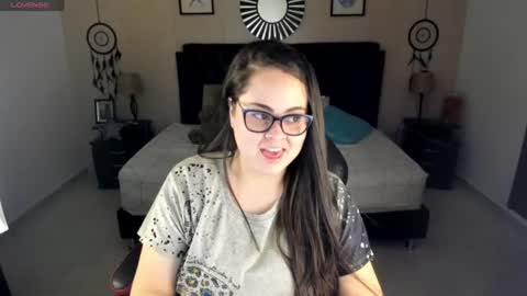 Olivia jones online show from June 13, 2026, 12:25 pm