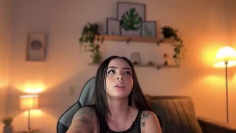 _paulah2 online show from November 7, 2025, 7:36 pm