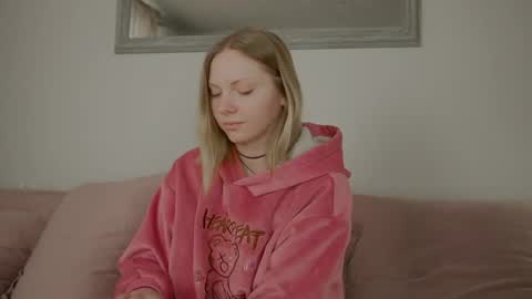 Viktoria online show from April 17, 2026, 7:33 am