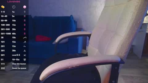 Ilona online show from November 28, 2025, 8:39 am