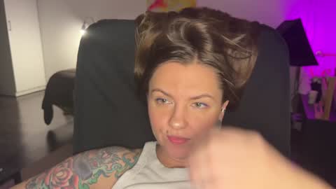  HADLY today day-off see u online 0112  online show from December 12, 2024, 5:59 pm