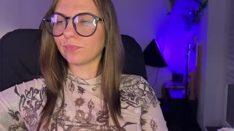  HADLY today day-off see u online 0112  online show from December 16, 2024, 7:43 pm