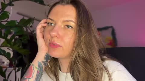  HADLY today day-off see u online 0112  online show from December 24, 2024, 8:49 pm