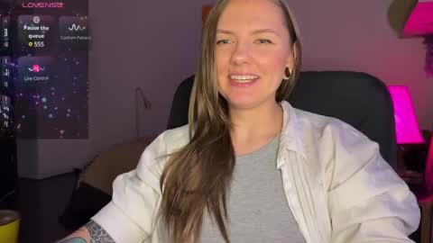  HADLY today day-off see u online 0112  online show from January 10, 2025, 5:45 pm