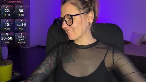  HADLY today day-off see u online 0112  online show from January 26, 2025, 6:27 pm