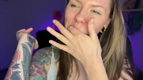  HADLY today day-off see u online 0112  online show from February 11, 2025, 8:20 pm