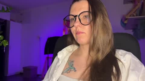  HADLY today day-off see u online 0112  online show from February 13, 2025, 6:27 pm