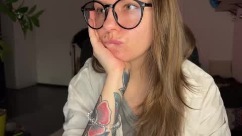  HADLY today day-off see u online 0112  online show from February 23, 2025, 6:12 pm