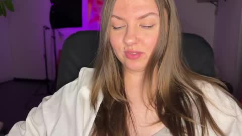  HADLY today day-off see u online 0112  online show from March 3, 2025, 5:29 pm