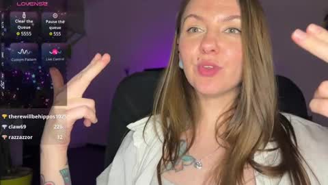  HADLY today day-off see u online 0112  online show from March 11, 2025, 8:20 pm