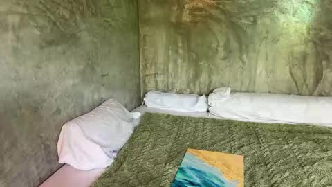  HADLY today day-off see u online 0112  online show from October 19, 2025, 7:31 am