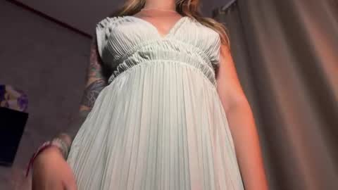  HADLY today day-off see u online 0112  online show from November 29, 2025, 1:58 pm