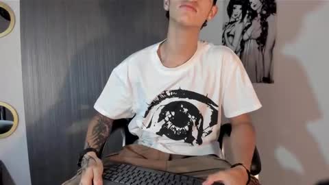 Snapshot of _realwav chatting on November 8, 2025, 6:07 pm wav online show from November 8, 2025, 6:07 pm