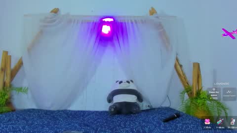 Moon online show from December 4, 2025, 7:44 pm