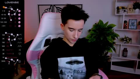 Snapshot of _rein_ramm chatting on February 4, 2025, 12:44 pm Rein online show from February 4, 2025, 12:44 pm