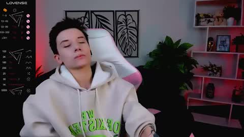 Snapshot of _rein_ramm chatting on February 27, 2025, 7:44 am Rein online show from February 27, 2025, 7:44 am