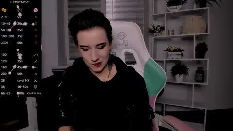 Snapshot of _rein_ramm chatting on October 25, 2025, 7:19 pm Rein online show from October 25, 2025, 7:19 pm