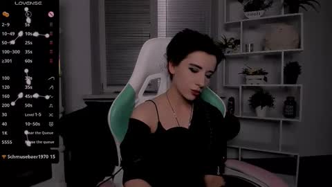 Snapshot of _rein_ramm chatting on October 28, 2025, 8:11 pm Rein online show from October 28, 2025, 8:11 pm