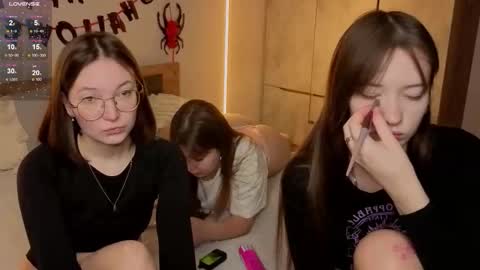 LISSAPVT IS OPEN online show from October 30, 2025, 2:35 am