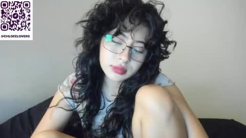 Snapshot of _scarletgirl_ chatting on May 1, 2026, 3:11 am Chloee online show from May 1, 2026, 3:11 am