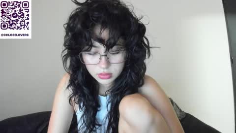 Snapshot of _scarletgirl_ chatting on May 4, 2026, 2:07 am Chloee online show from May 4, 2026, 2:07 am