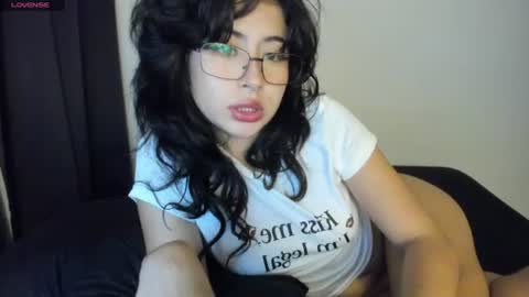 Snapshot of _scarletgirl_ chatting on June 15, 2026, 2:36 am Chloee online show from June 15, 2026, 2:36 am