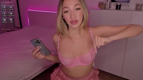 Kat online show from October 17, 2025, 5:48 pm