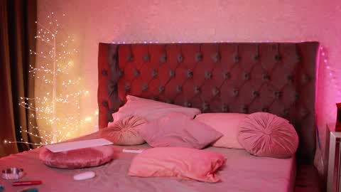 Selena online show from January 13, 2025, 5:01 am