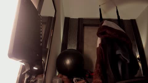 Selene online show from October 10, 2025, 4:06 pm